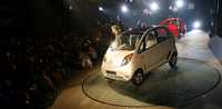 El grupo Tata, de India, presentó ayer el modelo Nano, durante la Feria Automotriz de Nueva Delhi. El presidente de la compañía, Ratan Tata, dijo que durante los próximos dos o tres años se concentrará en el mercado doméstico para luego pensar en exportar el Nano a otros países