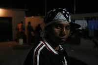 Migrante deportado de Estados Unidos y acogido por una organización católica en Nuevo Laredo, Tamaulipas