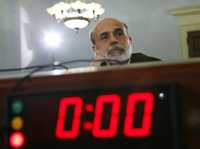 Ben Bernanke, presidente del Banco de la Reserva Federal (Fed) de Estados Unidos, escucha las preguntas de integrantes del comité de presupuesto de la Casa Blanca