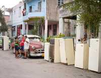 Esperando el canje de refrigeradores en La Habana