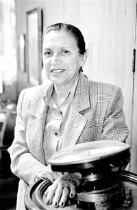 La astrónoma e investigadora de la UNAM, Linda Silvia Torres Castilleja, primera mujer mexicana con doctorado en esa disciplina del conocimiento, se hizo acreedora al máximo galardón que confiere el gobierno federal en el área de Ciencia