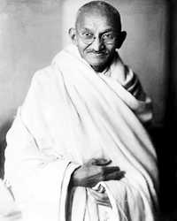 Rabindranath Tagore bautizó a Gandhi "alma grande" (Mahatma)