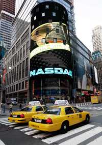 Esquina del mercado Nasdaq en Nueva York, el cual registró una ganancia neta de 79 millones de dólares o 52 centavos por acción en el cuarto trimestre, que significó un aumento de 25 por ciento con respecto al mismo lapso de 2006