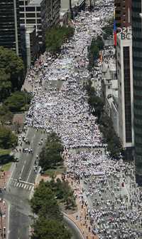 Aspecto de la manifestación en Bogotá contra los secuestros perpetrados por las FARC