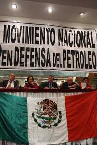 Rubén Aguilar, Ifigenia Martínez, José Agustín Ortiz Pinchetti y Bertha Luján durante la reunión de ayer del Movimiento Nacional en Defensa del Petróleo