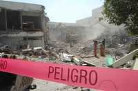 En la imagen, parte del Hospital Juárez del Centro que fue demolida luego de que en 2005 se determinó que su estructura se dañó con los sismos de 1985, lo que provocó la protesta de empleados del nosocomio, quienes se negaron a abandonar su fuente de trabajo