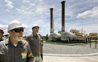 Imagen de archivo del presidente Luiz Inacio Lula da Silva y el jefe máximo de la paraestatal Petrobras, José Sergio Gabrielli, en la central de gas natural de Cabiunas-Vitoria