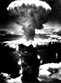 El 6 de agosto de 1945, a las 8:15 horas, el bombardero B-29 Enola Gay, al mando del piloto Paul W. Tibbets, lanzó sobre la ciudad japonesa de Hiroshima a Little Boy, nombre clave de la bomba de uranio
