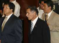El ex secretario de Gobernación Carlos Abascal (centro), a su llegada al cuarto Congreso Internacional de la Familia, realizado en Guadalajara, Jalisco