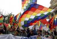 Simpatizantes del mandatario boliviano, Evo Morales, realizaron ayer un mitin frente al Palacio Quemado, en La Paz, en apoyo a los cambios constitucionales