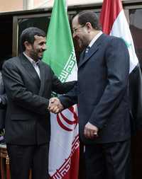 El presidente iraní, Mahmud Ahmadinejad, y el primer ministro, Nuri Maliki durante una reunión en la fortificada zona verde de Bagdad