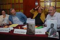 Deborah Dorotinsky, Ricardo Pérez Montfort, José Antonio Rodríguez y Benito Taibo, la noche del jueves, durante la celebración por los 10 años de la revista Alquimia, en el Museo Casa de Carranza