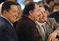 Los mandatarios de Venezuela, Nicaragua y Colombia, Hugo Chávez, Daniel Ortega y Álvaro Uribe, respectivamente, durante la cumbre de Río de Janeiro