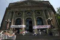 El sábado pasado, trabajadores de la Asamblea Legislativa del Distrito Federal se manifestaron en las escalinatas del recinto de Donceles y Allende para exponer las razones de su demanda de aumento salarial