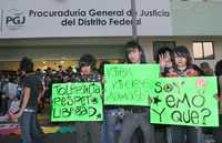 Jóvenes emos realizaron una marcha hacia las instalaciones de la Procuraduría General de Justicia del DF