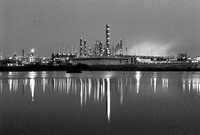 Complejo Petroquímico Morelos, en Veracruz. Ayer, el precio del petróleo cayó más de 2 por ciento. El crudo estadunidense cerró con una baja de 1.96 dólares, a 105.62 dólares el barril. El crudo Brent de Londres cedió 1.23 dólares, para operar a 103.77 dólares y la mezcla mexicana de petróleo de exportación lo hizo en 1.56, para ubicarse en 88.46 dólares
