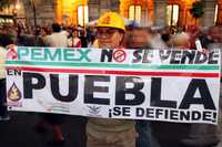 En imagen de archivo, movilización en el Zócalo capitalino contra la venta de Petróleos Mexicanos