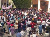 Aproximadamente mil pescadores y sus esposas pidieron apoyo al ayuntamiento de Mazatlán para enfrentar la veda, que los dejará sin empleo seis meses