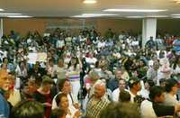 Aspecto de la asamblea en las instalaciones sindicales, en Tlalpan. En la sesión, un grupo de delegados opositores a la decisión tomó la tribuna durante unos momentos