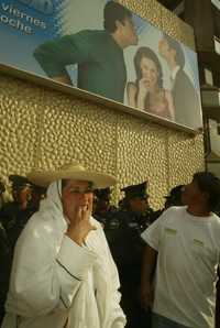Parodia de Jesusa Rodríguez frente a Televisa