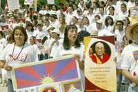 Unas 800 personas mostraron su apoyo a tibetanos, en el Ángel de la Independencia