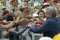 Miles de personas acudieron a la asamblea informativa en el Zócalo capitalino, convocada por Andrés Manuel López Obrador