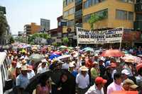 Cerca de 5 mil maestros de la sección 7 del SNTE marcharon por las calles de Tuxtla Gutiérrez