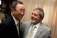 El secretario general de la ONU, Ban Ki-Moon, y el presidente de Brasil, Luiz Inacio Lula da Silva, en la inauguración de la conferencia de la UNCTAD en Ghana