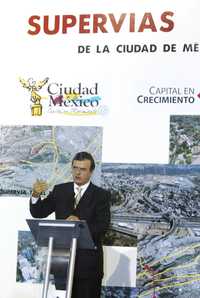 El jefe de Gobierno, Marcelo Ebrard, anunció ayer las dos grandes vialidades