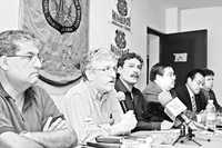 Jorge Campos, Benjamín Davis, Jorge Almeida, Carlos Pavón, Juan Luis Zúñiga y Carlos de Buen ofrecieron una  conferencia de prensa para defender a Napoleón Gómez Urrutia