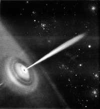 Con sus observaciones, los investigadores pretenden determinar cómo es que algunos agujeros negros expulsan gas cósmico al espacio, a una velocidad cercana a la de la luz, en lugar de atraparlo. En la imagen, reproducción artística del fenómeno