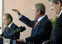 Los presidentes de México, Felipe Calderón; de Estados Unidos, George W. Bush, y el primer ministro de Canadá Stephen Harper, durante la reunión del Acuerdo para la Seguridad y la Prosperidad de América del Norte, en Nueva Orleáns