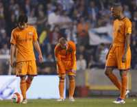 Pesar de Bojan Krkic, Eidur Smari Gudjohnsen y Thierry Henry tras recibir el segundo gol de La Coruña