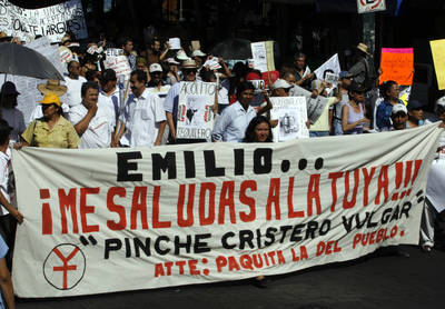 Repudian miles al gobernador Emilio González
