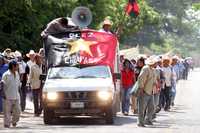 Campesinos de la comunidad tzotzil Casa del Pueblo marchan hacia Tuxtla Gutiérrez para exigir la libertad de los presos indígenas en Chiapas