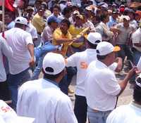 Enfrentamiento entre maestros de la sección 14 del SNTE y sus pares de la Coordinadora Estatal de Trabajadores de la Educación, en Chilpancingo, Guerrero