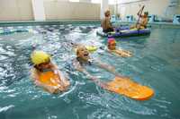 Integrantes del proyecto Niños Talento durante su clase de natación