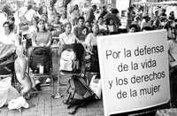 Asistentes a uno de los múltiples foros que se llevaron a cabo en la ciudad de México sobre la despenalización del aborto en junio de 2007