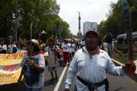 Ejidatarios de Atenco y simpatizantes marcharon ayer del Ángel de la Independencia a la Suprema Corte
