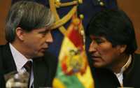 El presidente de Bolivia, Evo Morales (a la derecha), y el vicepresidente Álvaro García Linera, en imagen de archivo. El gobernante pidió ayer al Congreso que le envíe la ley de referendo revocatorio para que la sancione, la publique y se lleve a cabo "rápidamente"