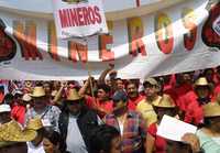 Trabajadores mineros pasan la factura al Congreso del Trabajo por la falta de apoyo y los ataques a Napoleón Gómez Urrutia. Imagen de la marcha del primero de mayo
