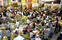 El mercado de Jamaica estuvo abarrotado desde temprana hora por quienes buscaban flores para sus madres