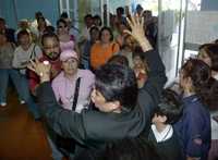 Padres de niños que se atienden en el psiquiátrico Juan N. Navarro intentaron participar en la asamblea de trabajadores de dicho nosocomio, donde decidieron rechazar la propuesta de reubicación