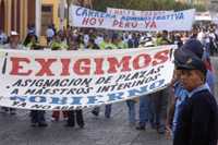 Agrupaciones magisteriales de Querétaro se manifestaron durante el desfile del pasado primero de mayo, para exigir la entrega de plazas a maestros interinos. Imagen de archivo