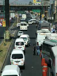 Aspecto de la terminal de Ciudad Azteca, en Ecatepec, de donde partirán hacia Tecámac los autobuses articulados que sustituirán a microbuses y camionetas de pasajeros