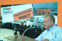 El gobernador de Tabasco, Andrés Granier Melo, pide no politizar la tragedia