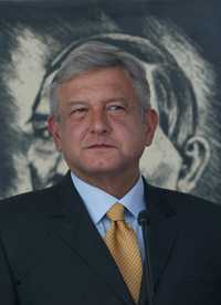 Andrés Manuel López Obrador visitó ayer a brigadistas en defensa del  petróleo en Monterrey, Nuevo León  