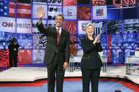 Barack Obama y Hillary Clinton, aspirantes a la candidatura presidencial del Partido Demócrata, en Estados Unidos, durante el debate que sostuvieron en la Universidad de Texas en Austin; las grandes cadenas televisivas adquieren un peso cada vez mayor como factor de poder