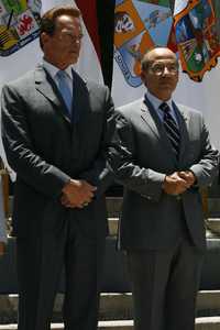 Arnold Schwarzenegger, mandatario del estado de California, y el presidente Felipe Calderón en la reunión con gobernadores fronterizos México-Estados Unidos el pasado jueves