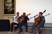 Los Trovadores del Sur, durante el coloquio que se realizó en Chilpancingo, Guerrero, sobre corridos, sones y chilenas